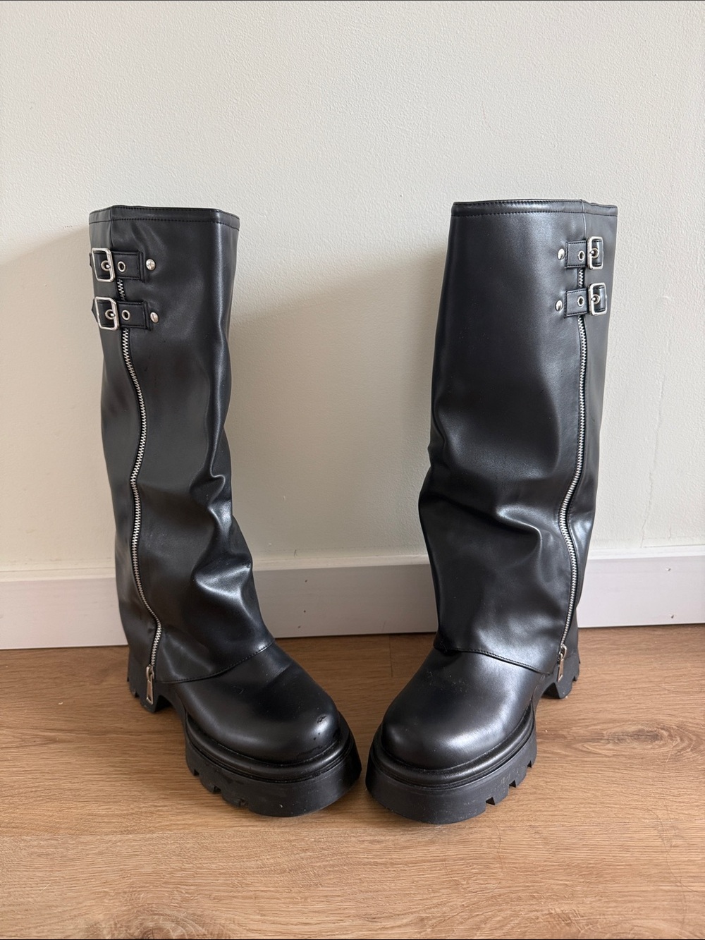 Women's Black Knee-High Platform Zipper Buckle Boots